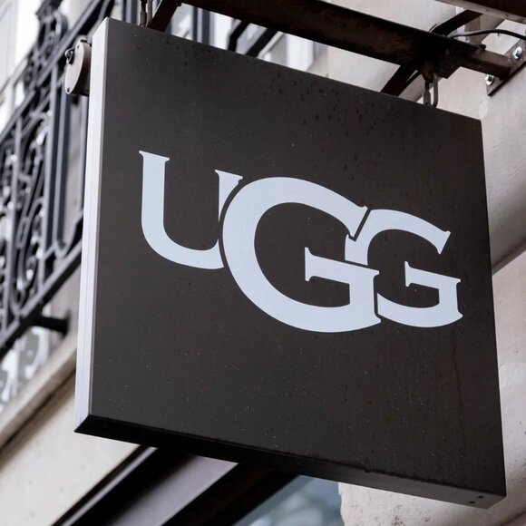 UGG Sherpa Beanie in Black with Leather UGG Logo Patch    NWT - Picture 7 of 7